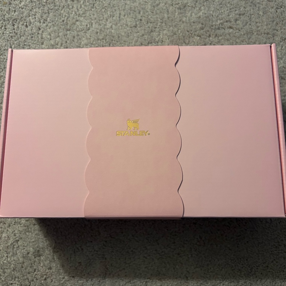 Stanley pink velvet cake 30oz tumbler - Valentine’s Day 2026 limited edition - Picture 3 of 3